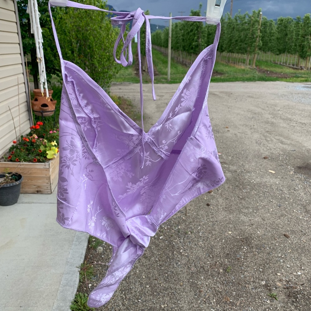 Halter Silk Tie Top Size small in lilac - Picture 6 of 11